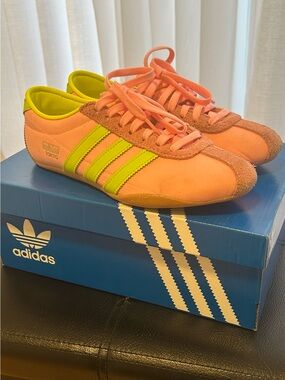 Glo pink/green Adidas Tokyo US size 5.5